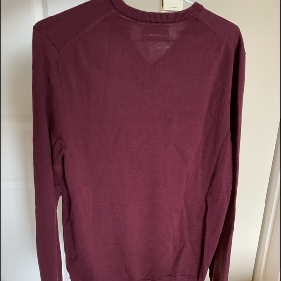 Brand new Calvin Klein v-neck wool sweater - Picture 4 of 11